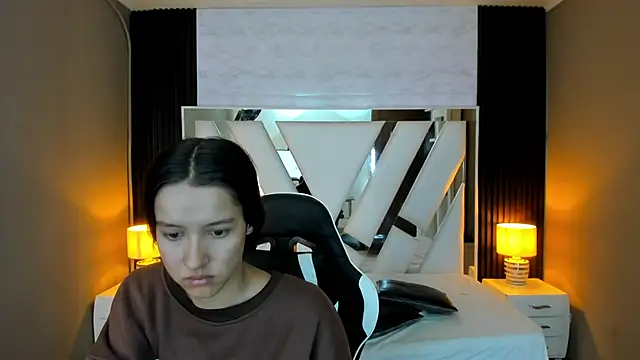 Linda4Petite online show from 26, 10, 2025