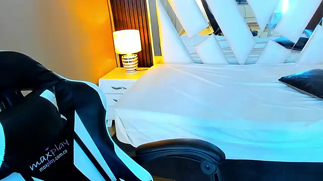 Linda4Petite online show from 19, 11, 2025