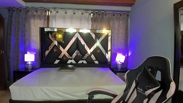 Snapshot of Linda4Petite chatting on 9, 6, 2026 Linda4Petite online show from 9, 6, 2026