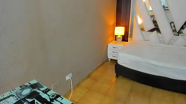 Linda4Petite online show from 15, 4, 2026