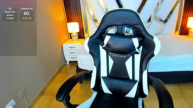 Linda4Petite online show from 21, 11, 2025