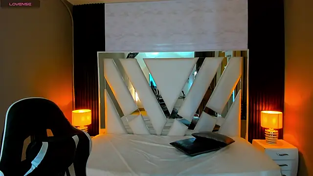 Linda4Petite online show from 16, 11, 2025