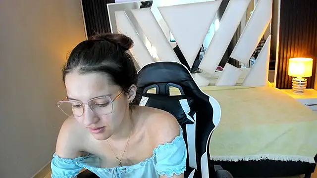 Linda4Petite online show from 7, 1, 2026