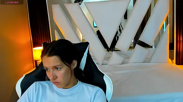 Linda4Petite online show from 5, 10, 2025