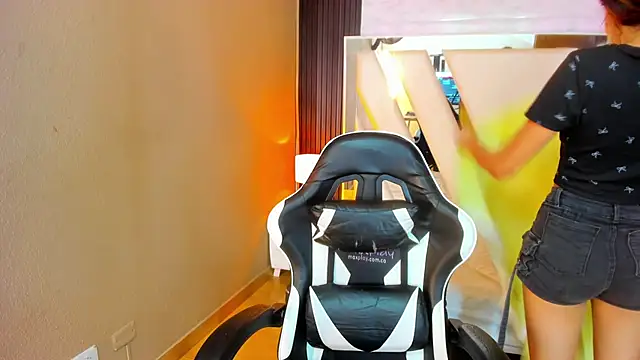 Linda4Petite online show from 1, 4, 2026