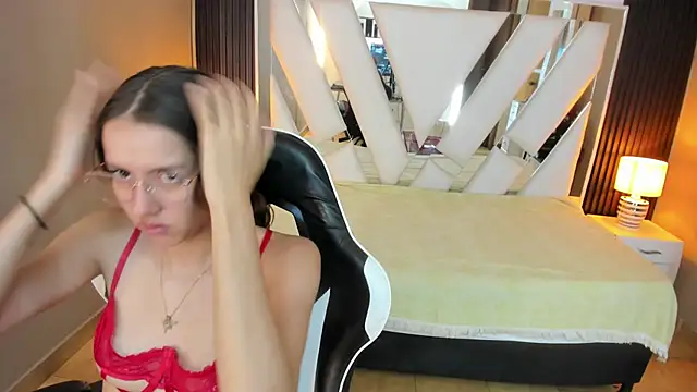 Linda4Petite online show from 4, 4, 2026