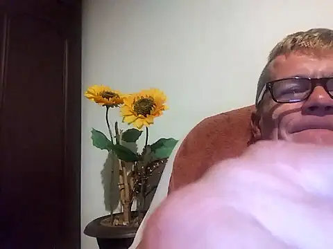 Robertino21cm online show from 24, 10, 2025