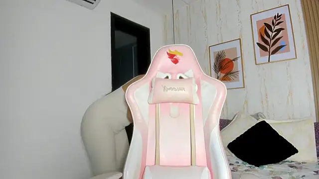 CameronCollins  online show from 6, 3, 2025