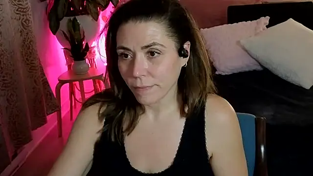 Snapshot of Ellie-L-Elizabeth chatting on 8, 2, 2026 Ellie-L-Elizabeth online show from 8, 2, 2026