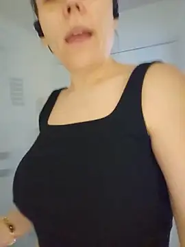 Ellie-L-Elizabeth online show from 13, 5, 2026