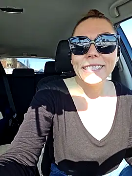 Ellie-L-Elizabeth online show from 28, 2, 2025