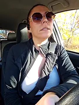 Ellie-L-Elizabeth online show from 4, 11, 2025