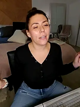 Ellie-L-Elizabeth online show from 25, 11, 2025