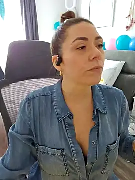 Ellie-L-Elizabeth online show from 2, 3, 2025