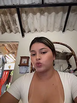 Snapshot of lunablossom_ chatting on 27, 4, 2026 lunablossom online show from 27, 4, 2026