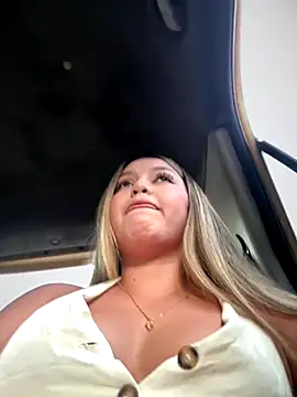 lunablossom  online show from 8, 11, 2025