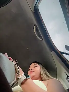 lunablossom  online show from 15, 4, 2026