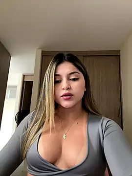 lunablossom  online show from 7, 11, 2025