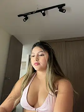 Snapshot of lunablossom_ chatting on 25, 5, 2026 lunablossom online show from 25, 5, 2026