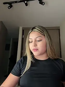 lunablossom  online show from 8, 1, 2026