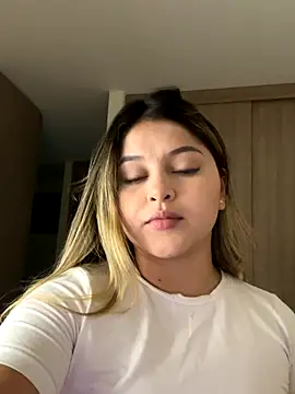 lunablossom  online show from 20, 12, 2025