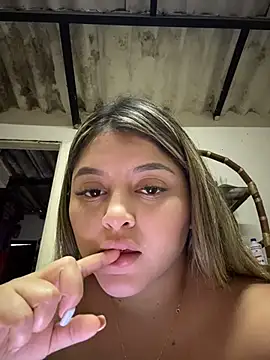 lunablossom  online show from 14, 2, 2026