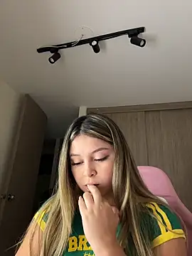 lunablossom  online show from 19, 2, 2026