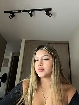 lunablossom  online show from 22, 2, 2026