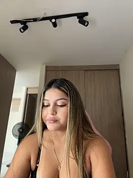 lunablossom  online show from 8, 4, 2026