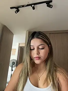 lunablossom  online show from 28, 2, 2026