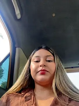 Snapshot of lunablossom_ chatting on 13, 5, 2026 lunablossom online show from 13, 5, 2026