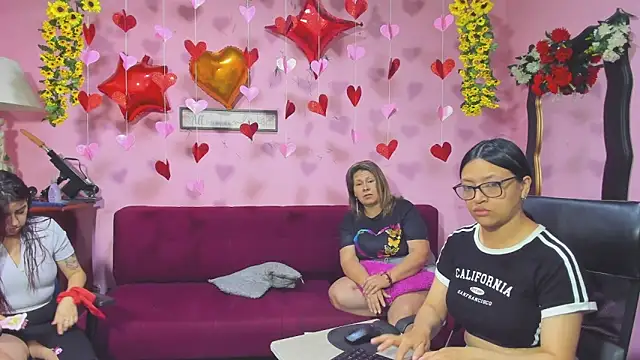 lesbiancuple online show from 7, 2, 2026