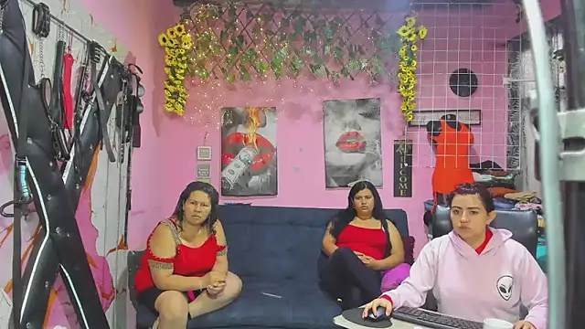 lesbiancuple online show from 15, 5, 2026