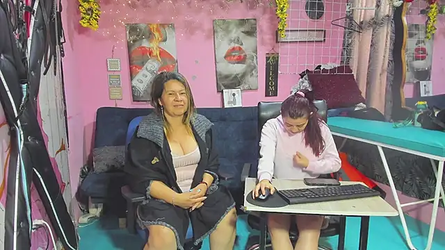 lesbiancuple online show from 27, 5, 2026