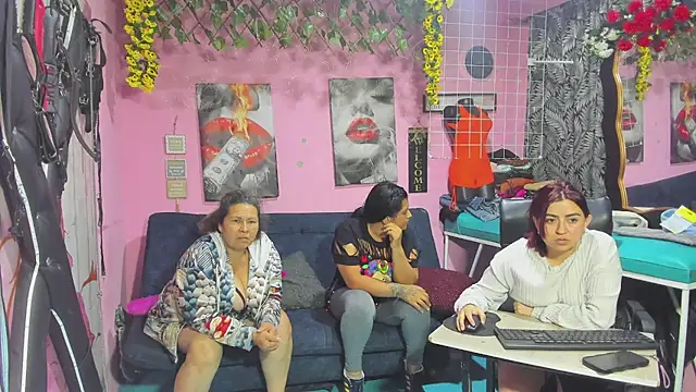 lesbiancuple online show from 12, 5, 2026