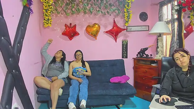 lesbiancuple online show from 13, 3, 2026