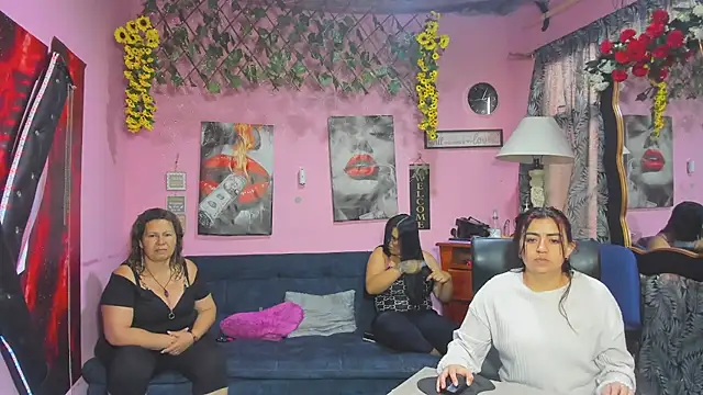 lesbiancuple online show from 13, 4, 2026