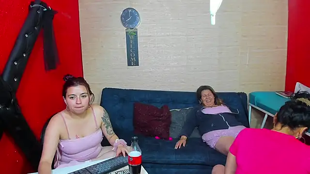 lesbiancuple online show from 2, 10, 2025