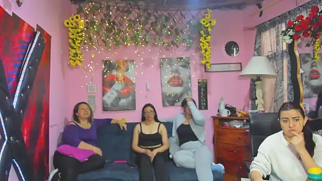 lesbiancuple online show from 7, 4, 2026