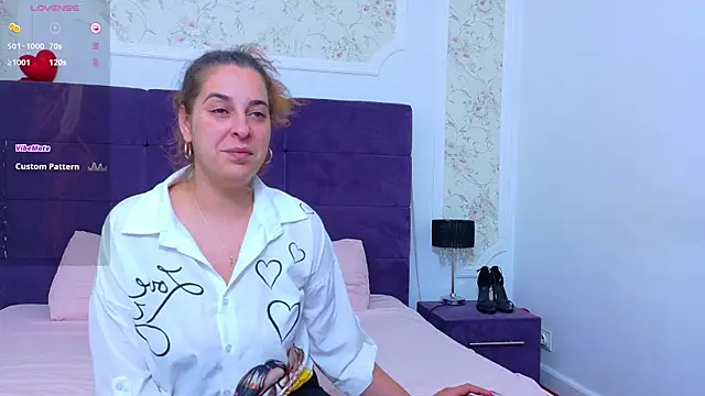 Snapshot of KarinaNoir chatting on 9, 7, 2026 KarinaNoir online show from 9, 7, 2026