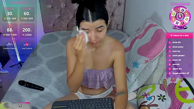 Snapshot of amy_petite chatting on 4, 6, 2026 amy petite online show from 4, 6, 2026
