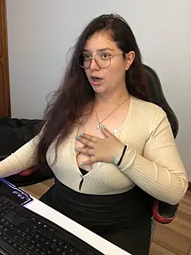 Snapshot of kayortiiz chatting on 10, 6, 2026 kayortiiz online show from 10, 6, 2026