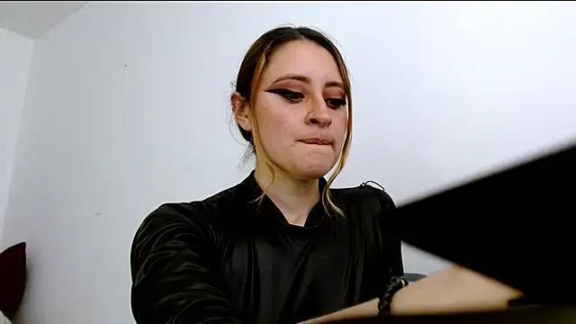 Juls winter  online show from 29, 4, 2026