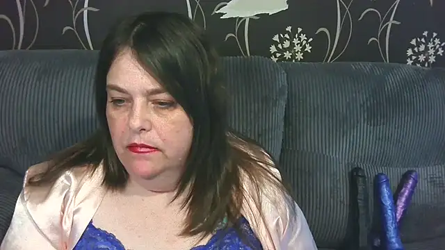 HouseWifeWhore Milf online show from 21, 4, 2026