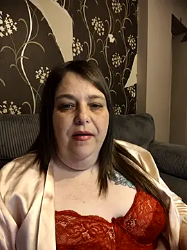 HouseWifeWhore Milf online show from 24, 4, 2026