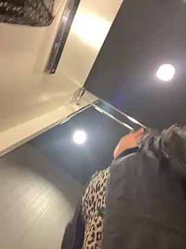 CrazzyChicks online show from 22, 10, 2025