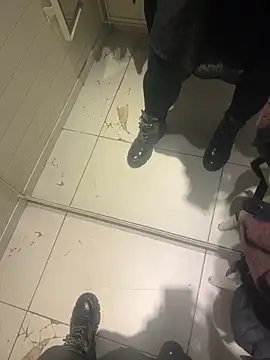 CrazzyChicks online show from 12, 10, 2025