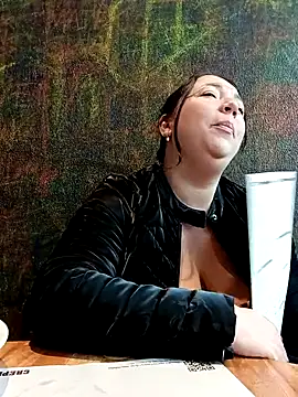 Snapshot of isabella_rossse chatting on 6, 3, 2025 isabella rossse online show from 6, 3, 2025