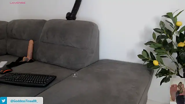 Goddess Tina online show from 4, 4, 2026