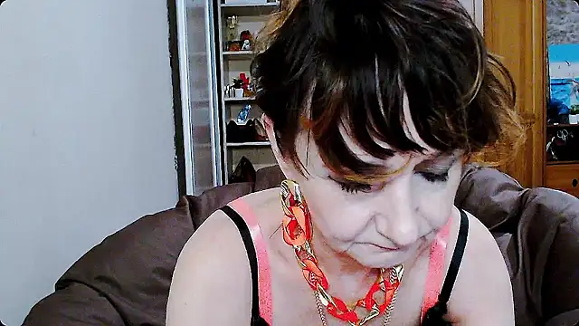 Snapshot of AnnieEltgant chatting on 1, 12, 2024 AnnieEltgant online show from 1, 12, 2024